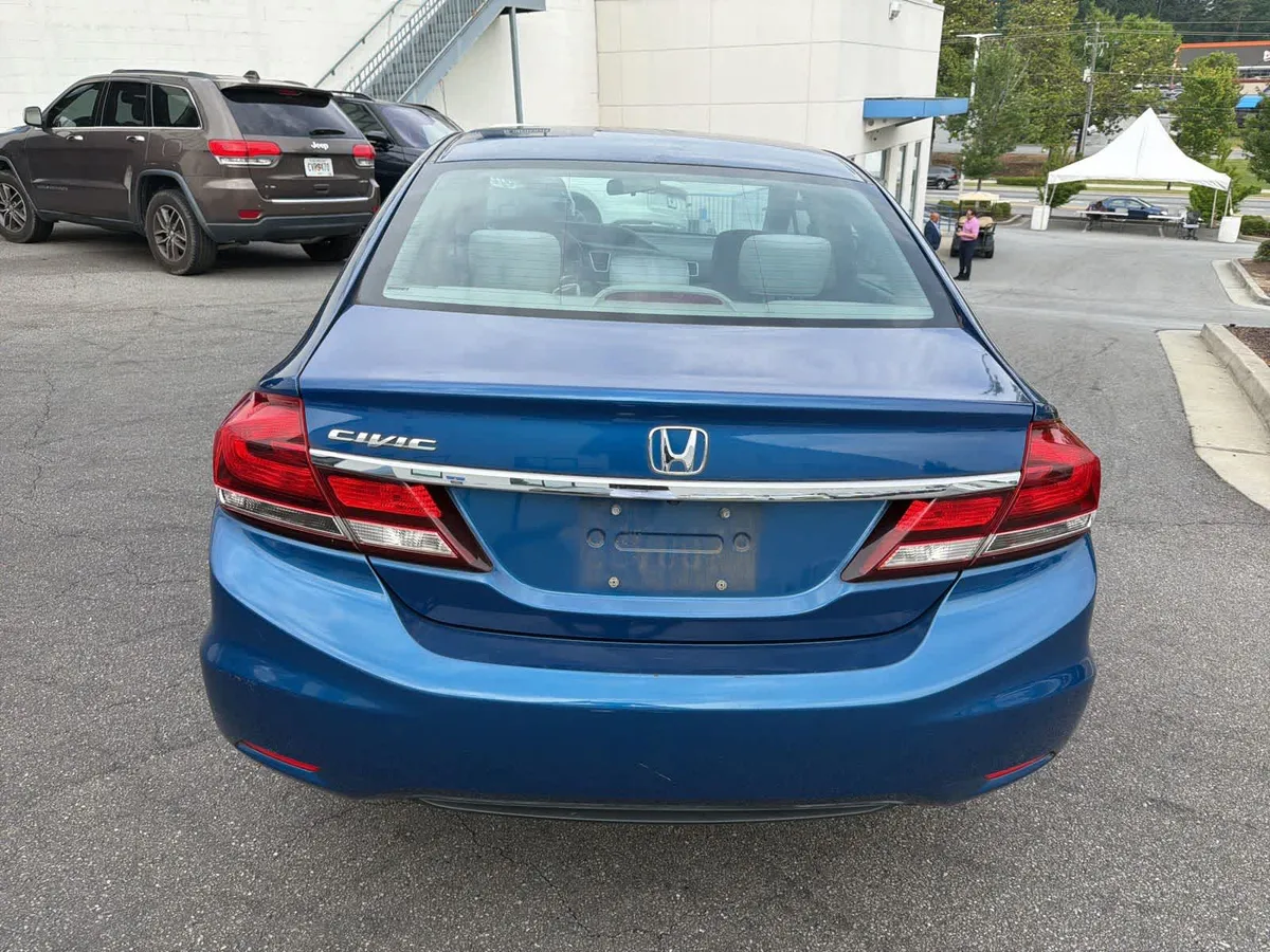 2015 Honda Civic LX thumbnail 9