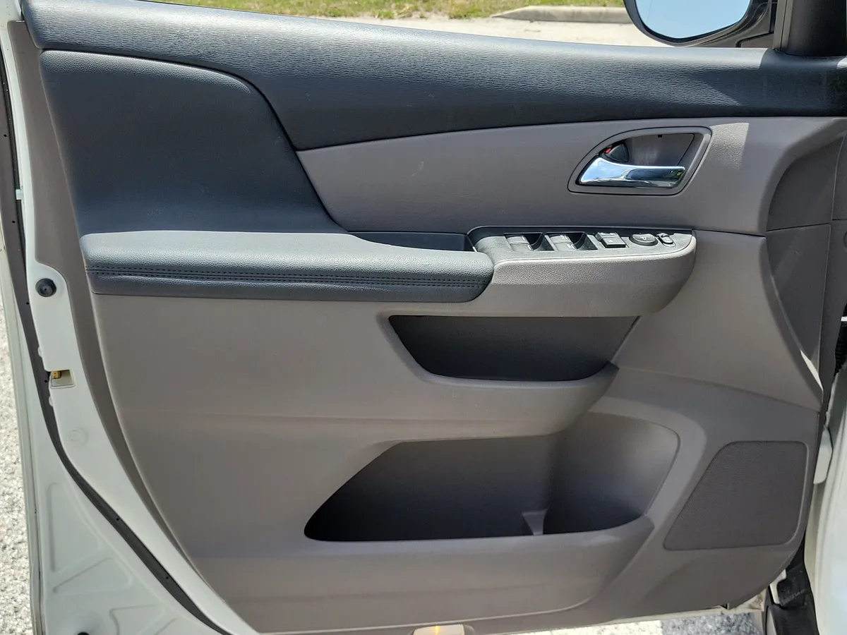 2015 Honda Odyssey EX-L thumbnail 12