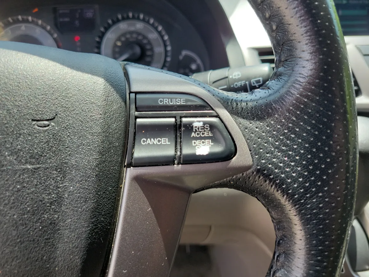 2015 Honda Odyssey EX-L thumbnail 18