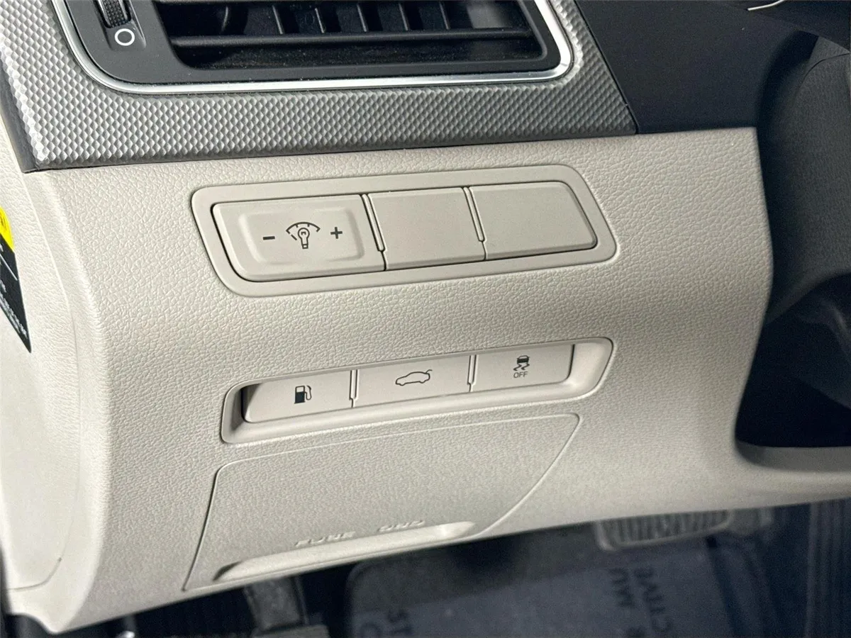 2015 Hyundai Sonata 2.4L SE thumbnail 12