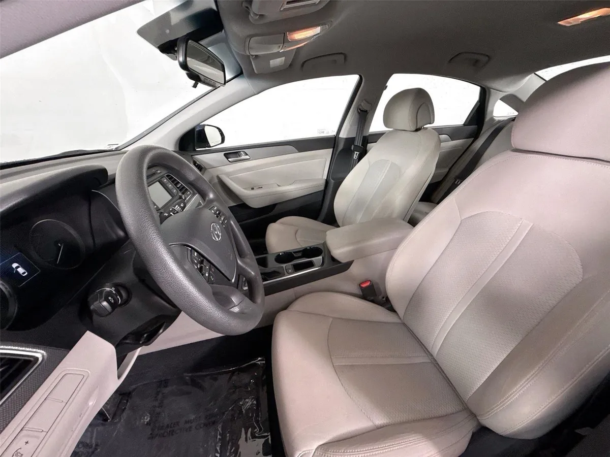 2015 Hyundai Sonata 2.4L SE thumbnail 3