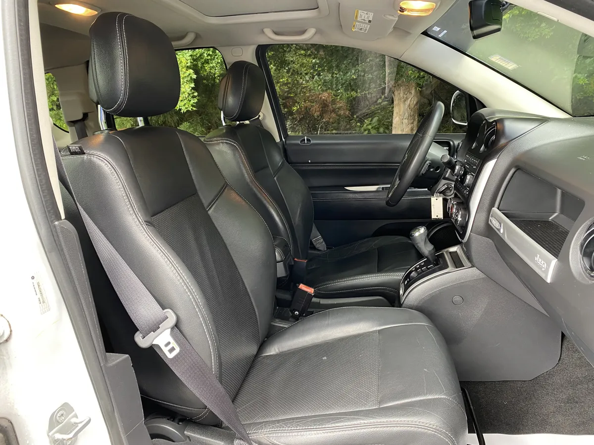 2015 Jeep Compass High Altitude Edition thumbnail 30
