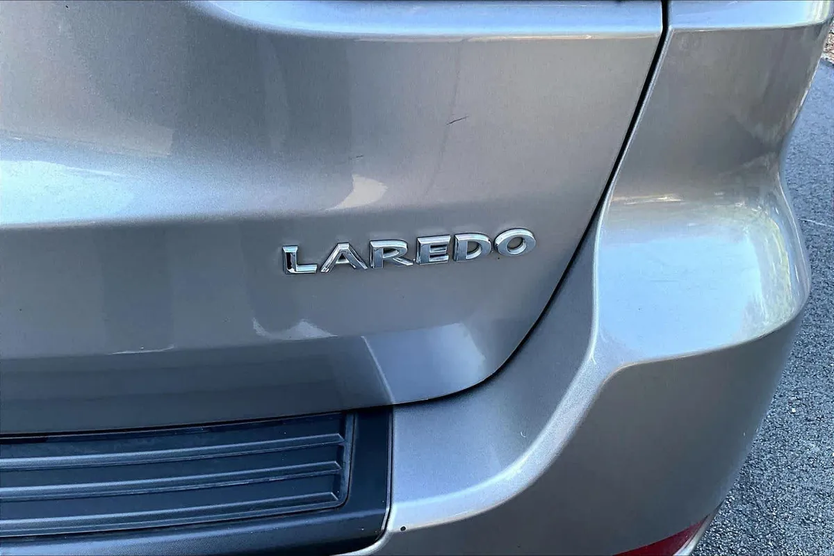 2015 Jeep Grand Cherokee Laredo thumbnail 10