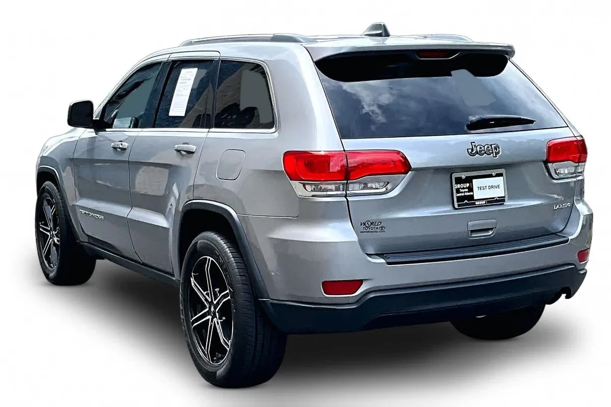 2015 Jeep Grand Cherokee Laredo thumbnail 12