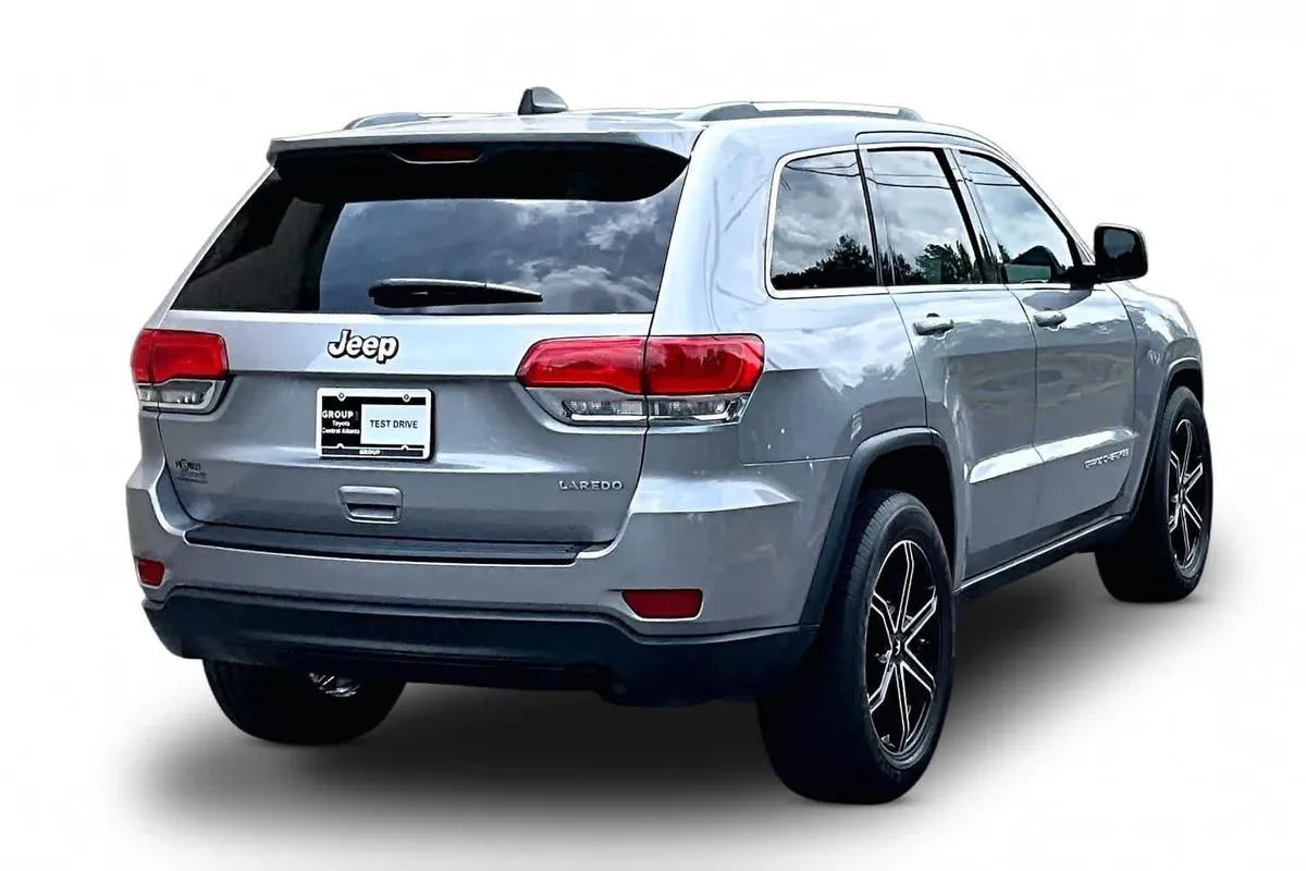 2015 Jeep Grand Cherokee Laredo thumbnail 13