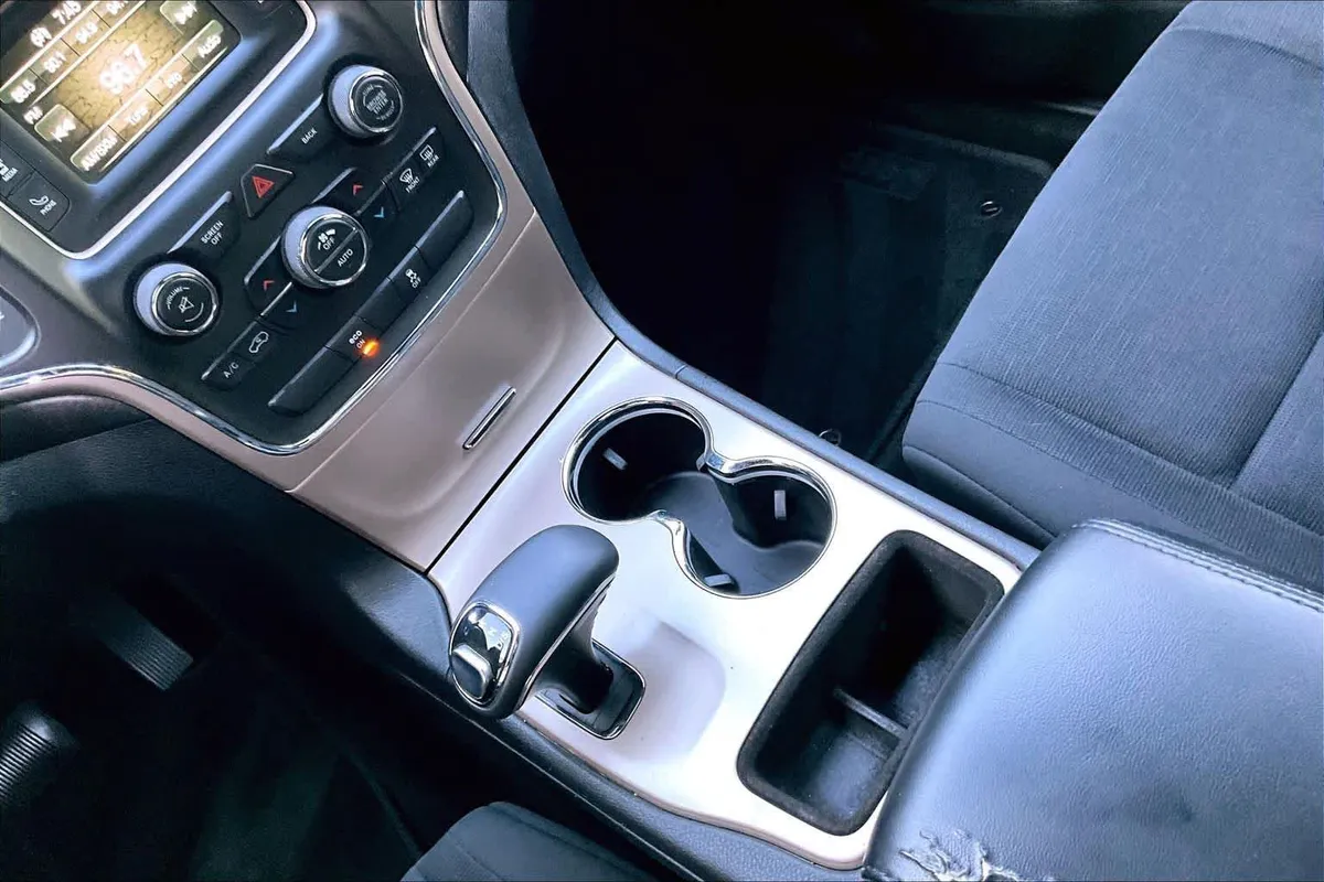 2015 Jeep Grand Cherokee Laredo thumbnail 16