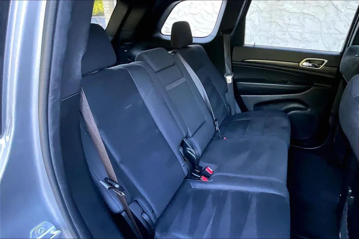 2015 Jeep Grand Cherokee Laredo thumbnail 19