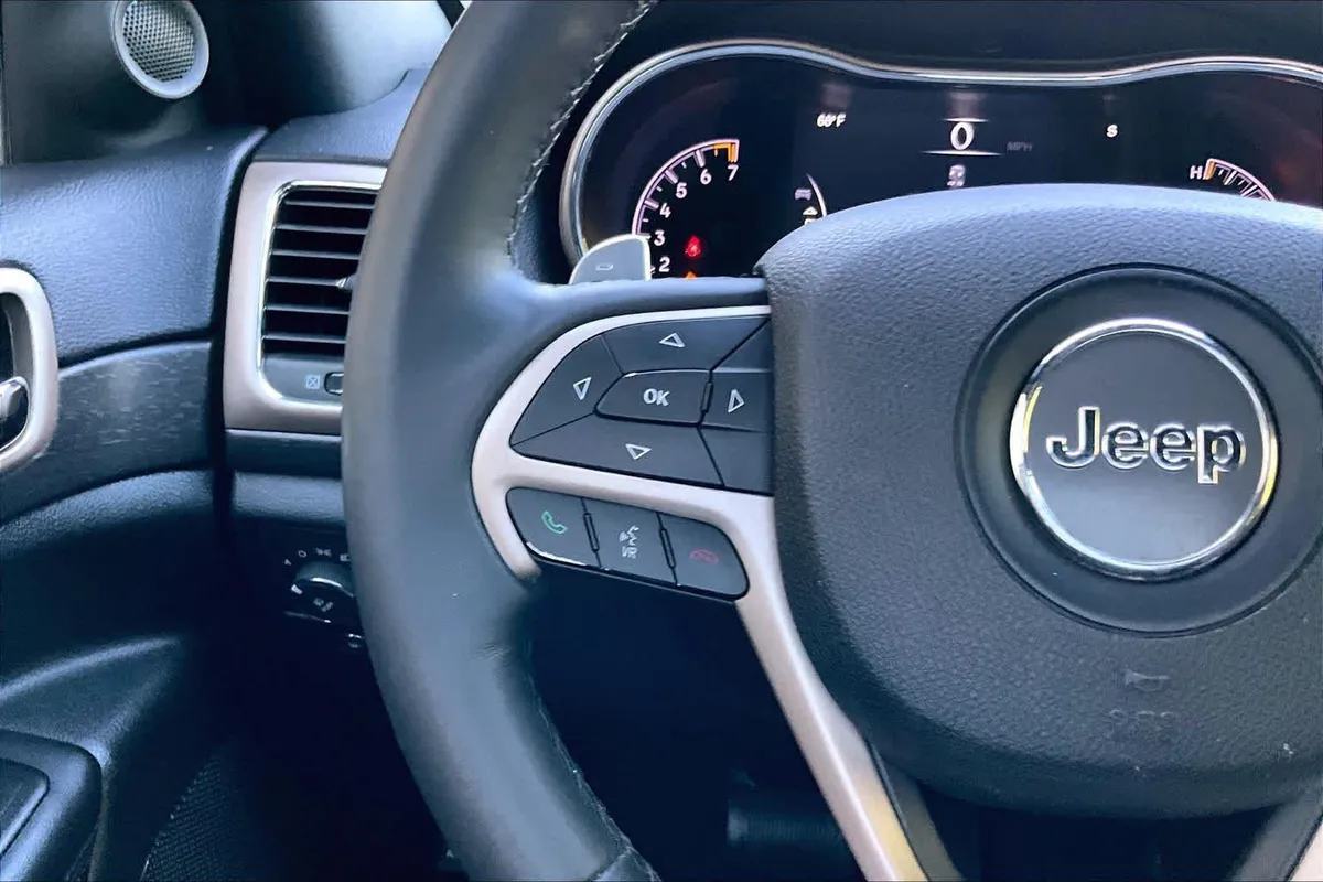 2015 Jeep Grand Cherokee Laredo thumbnail 23