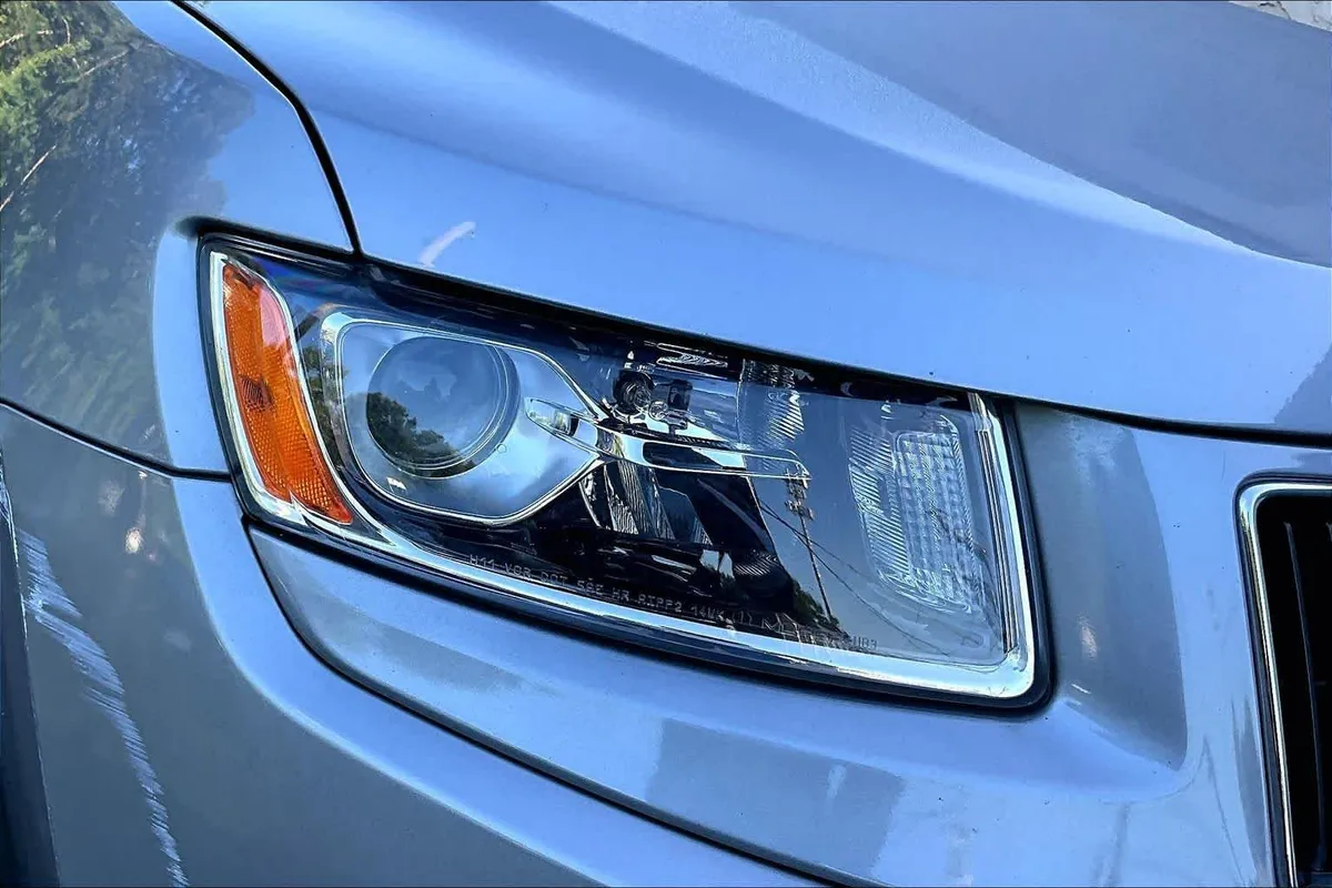 2015 Jeep Grand Cherokee Laredo thumbnail 26