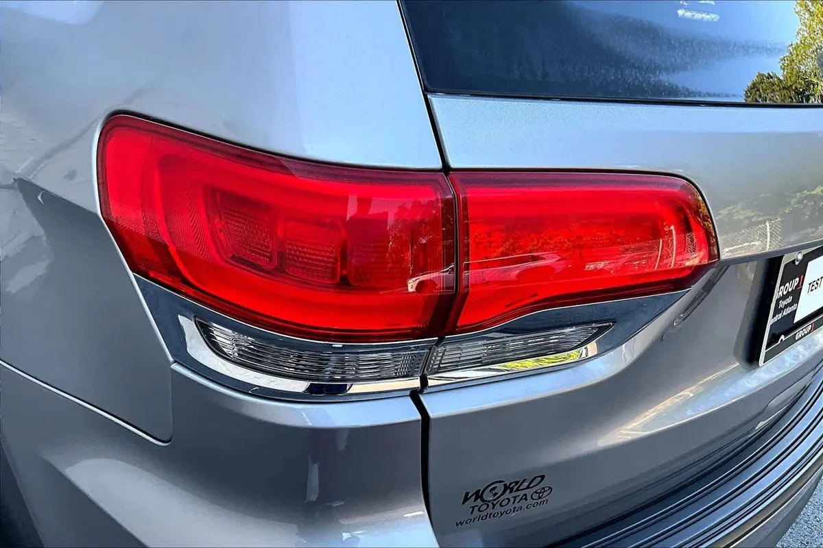 2015 Jeep Grand Cherokee Laredo thumbnail 27
