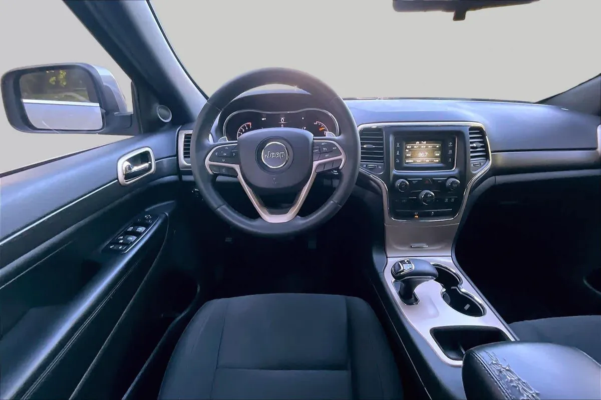 2015 Jeep Grand Cherokee Laredo thumbnail 6