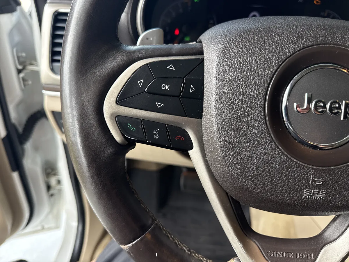 2015 Jeep Grand Cherokee Overland thumbnail 19