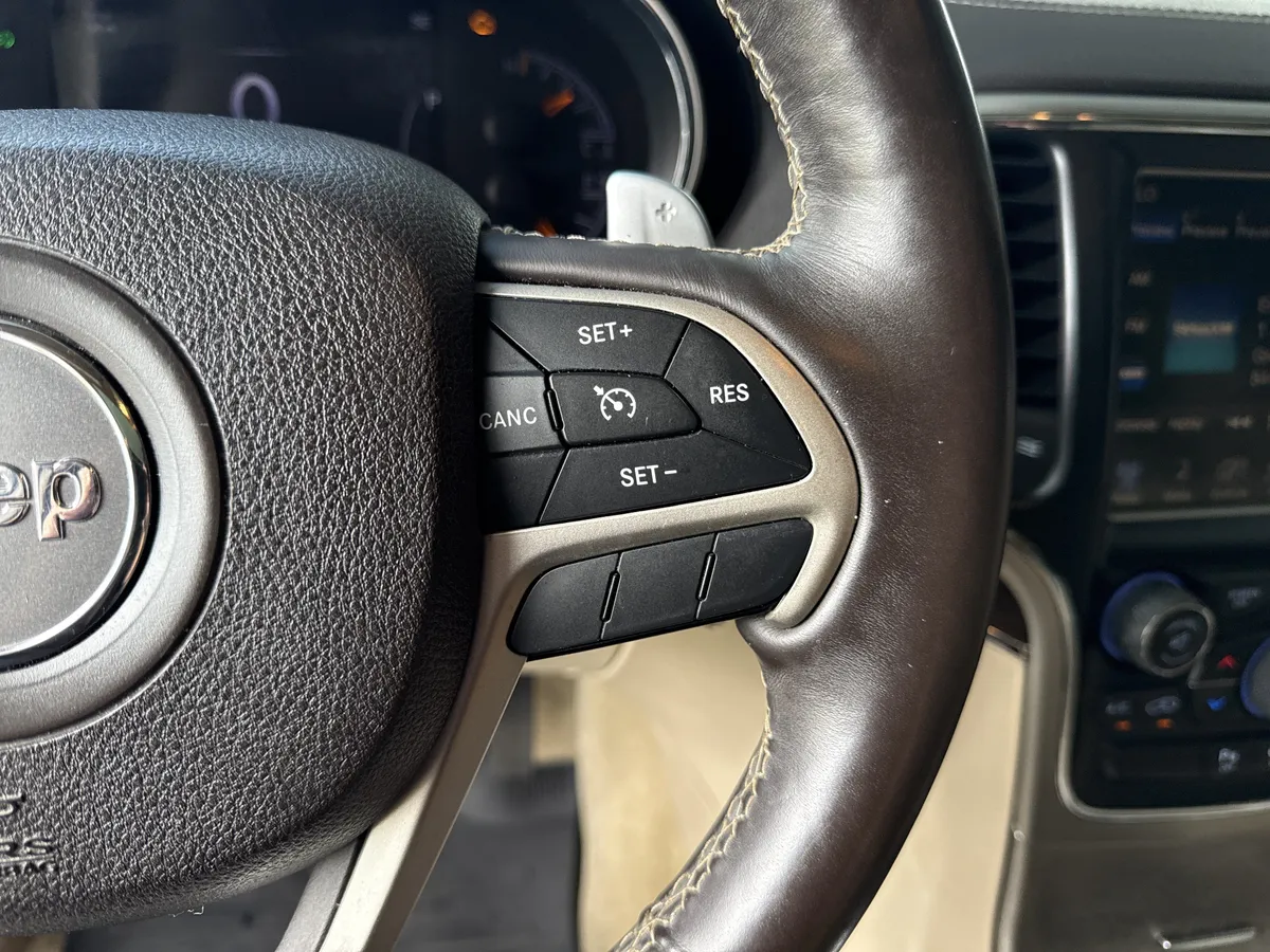 2015 Jeep Grand Cherokee Overland thumbnail 20