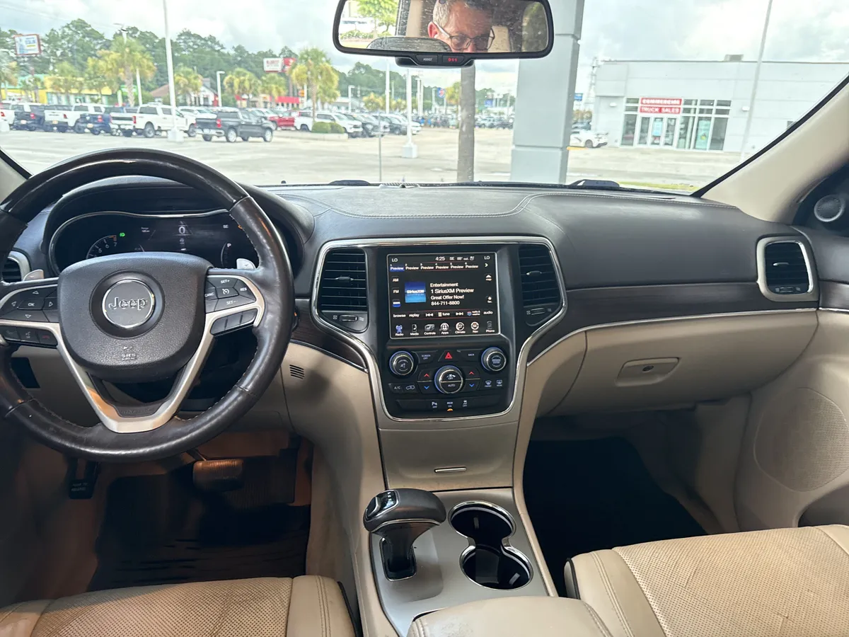 2015 Jeep Grand Cherokee Overland thumbnail 29