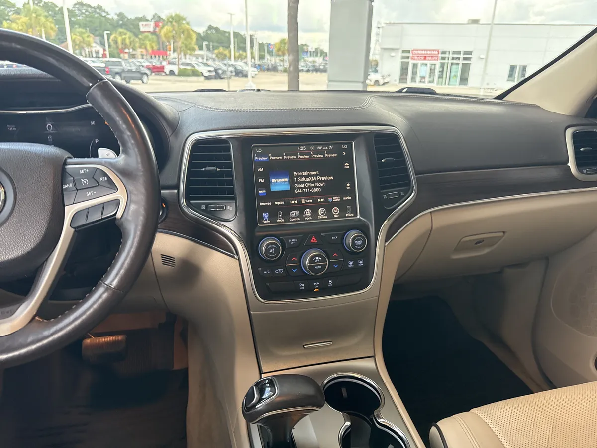 2015 Jeep Grand Cherokee Overland thumbnail 30