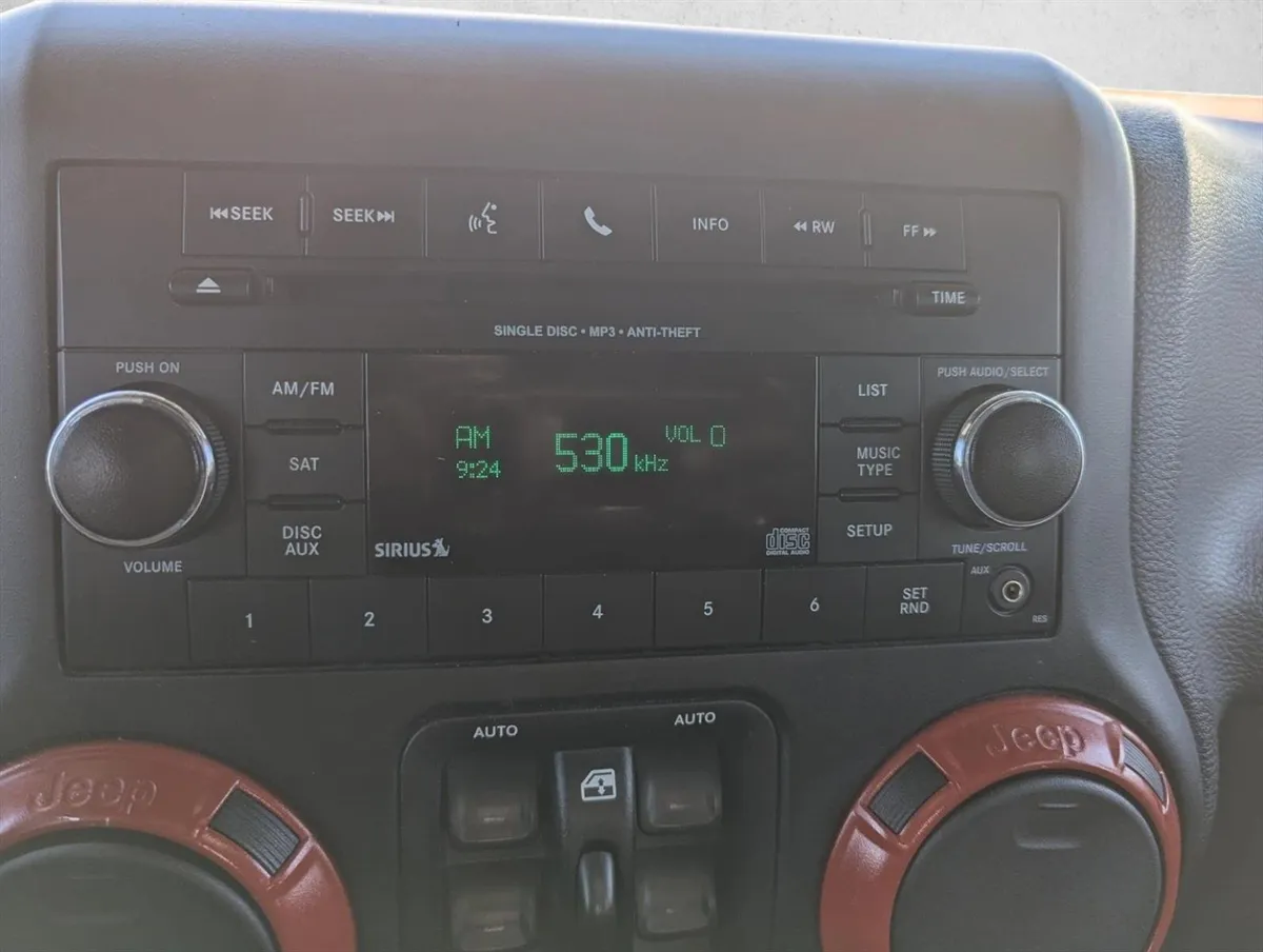 2015 Jeep Wrangler Sahara thumbnail 11