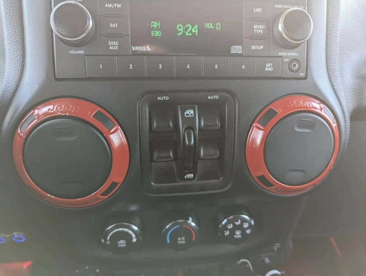 2015 Jeep Wrangler Sahara thumbnail 12