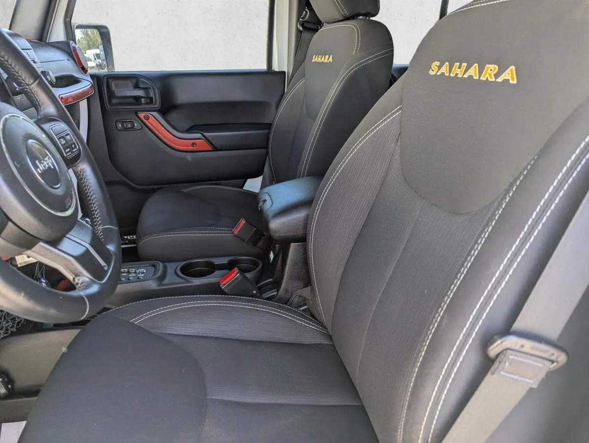 2015 Jeep Wrangler Sahara thumbnail 16
