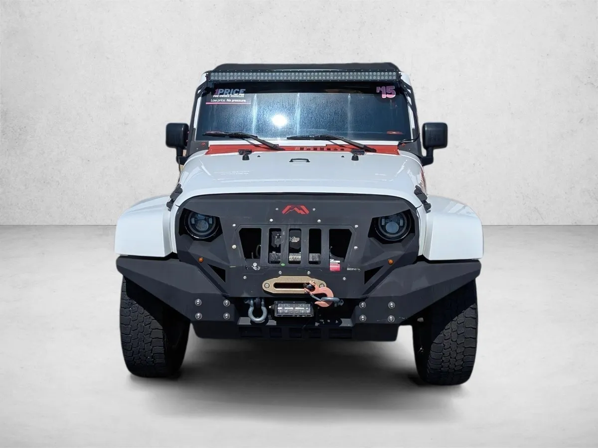 2015 Jeep Wrangler Sahara thumbnail 2