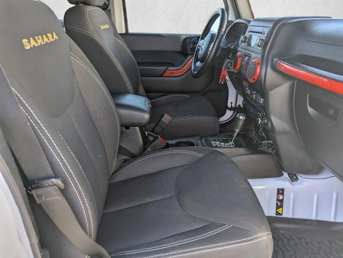 2015 Jeep Wrangler Sahara thumbnail 21
