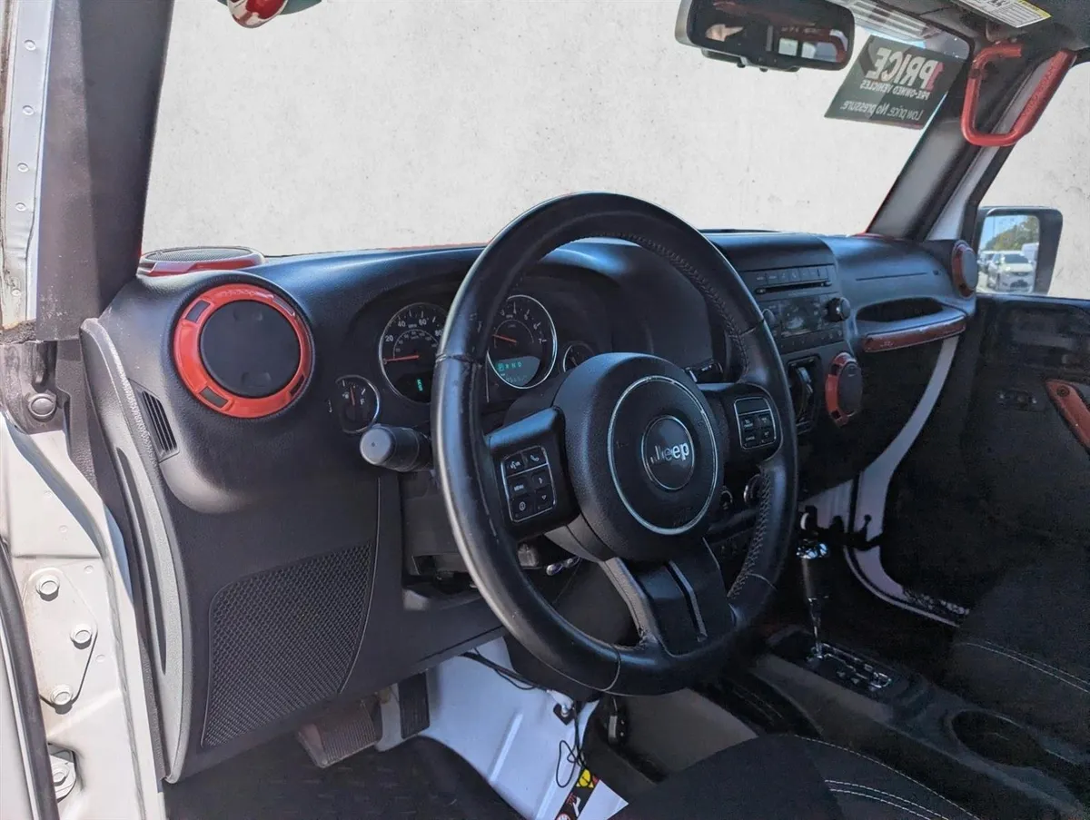 2015 Jeep Wrangler Sahara thumbnail 7