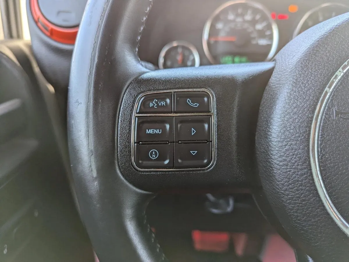 2015 Jeep Wrangler Sahara thumbnail 8
