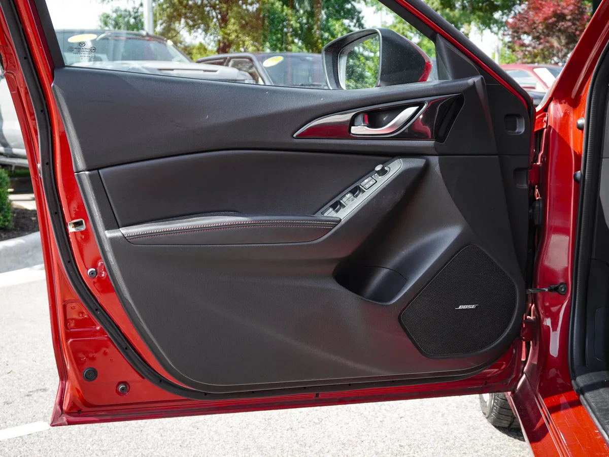 2015 Mazda Mazda3 s Grand Touring thumbnail 14