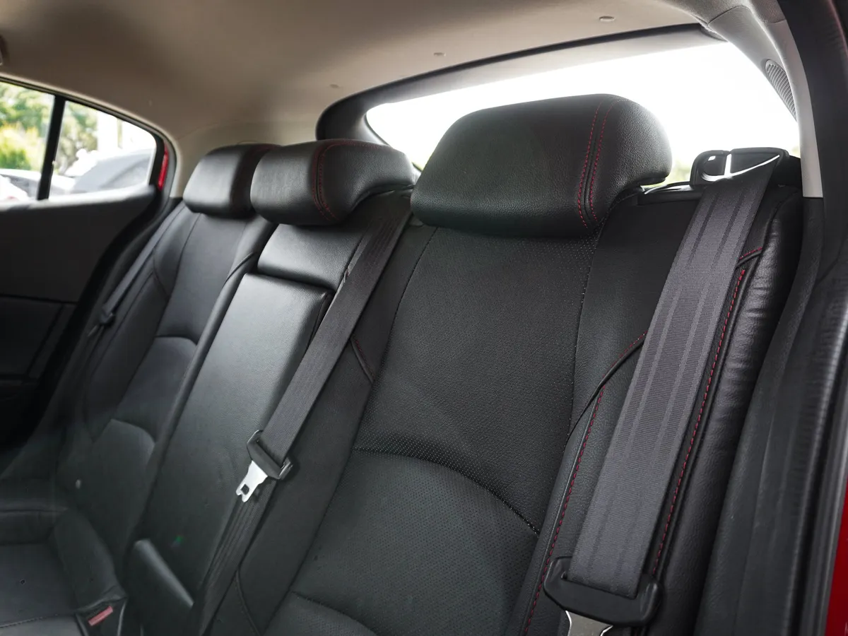2015 Mazda Mazda3 s Grand Touring thumbnail 32