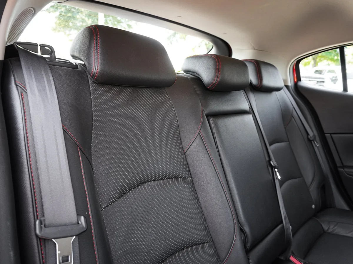 2015 Mazda Mazda3 s Grand Touring thumbnail 34