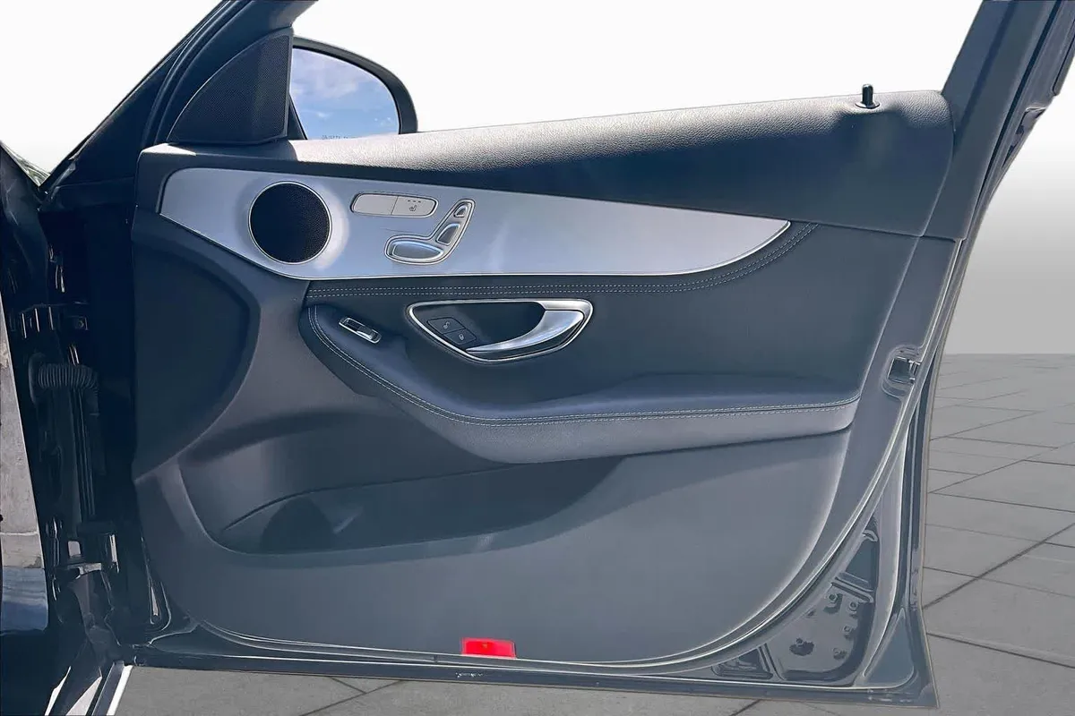 2015 Mercedes-Benz C 300 C 300 thumbnail 23