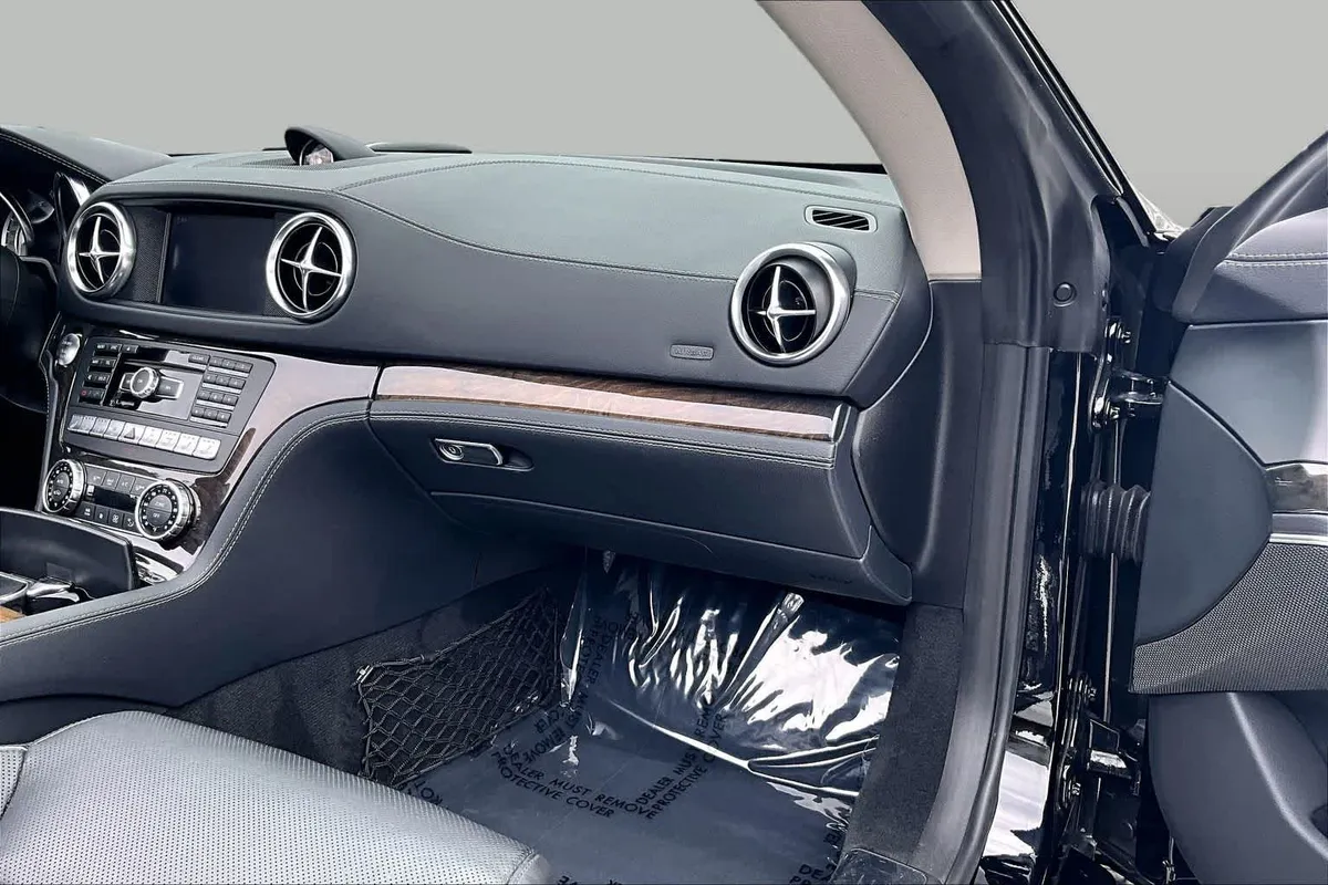 2015 Mercedes-Benz SL 550 SL 550 thumbnail 18