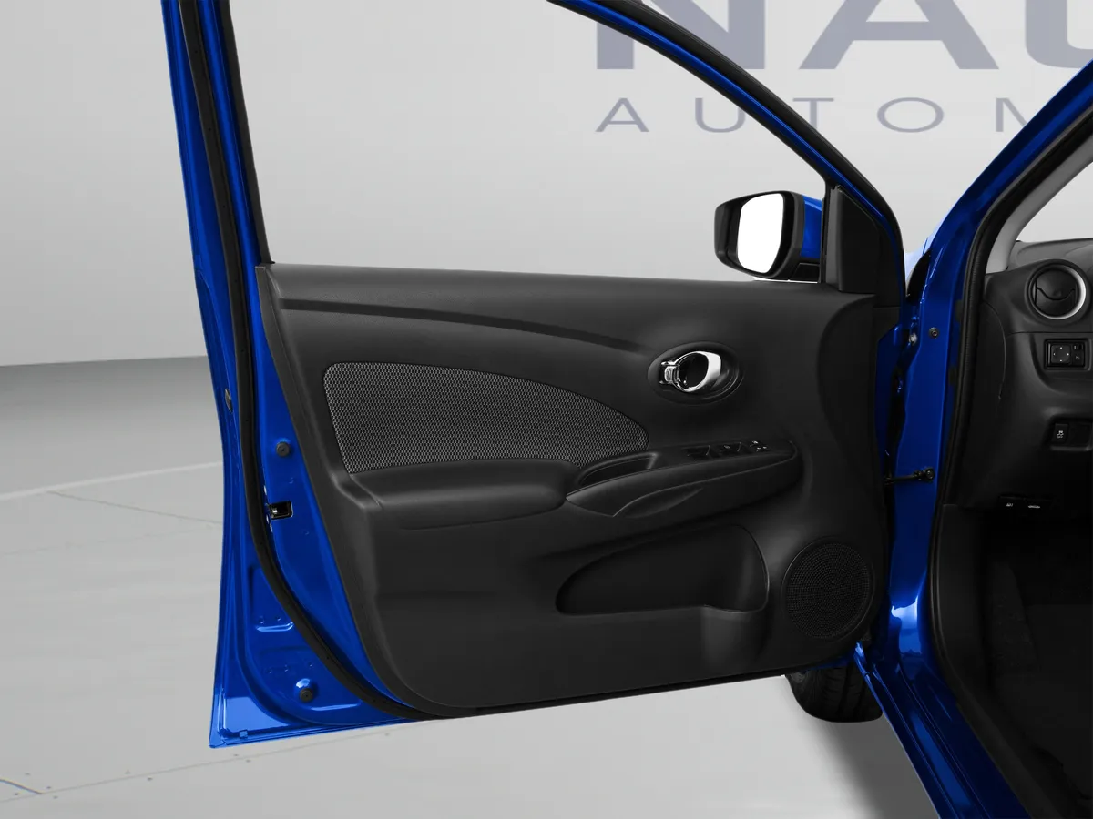 2015 Nissan Versa S Plus thumbnail 12