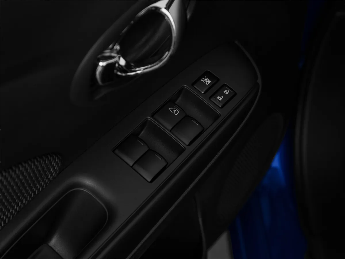 2015 Nissan Versa S Plus thumbnail 13