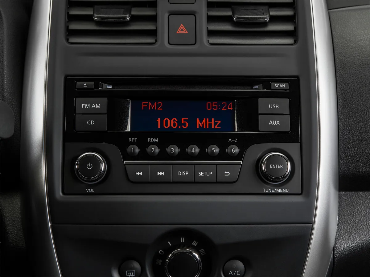 2015 Nissan Versa S Plus thumbnail 18
