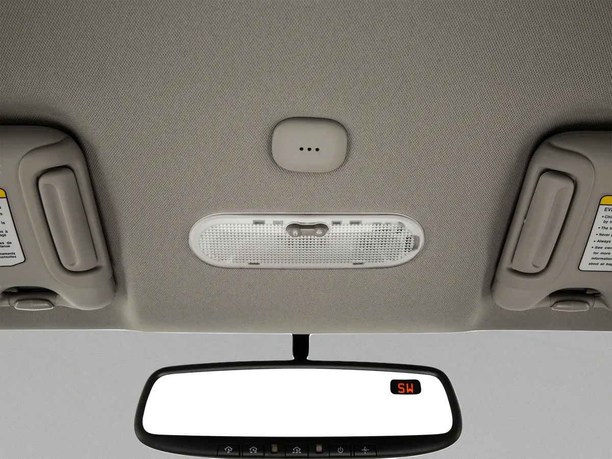 2015 Nissan Versa S Plus thumbnail 22