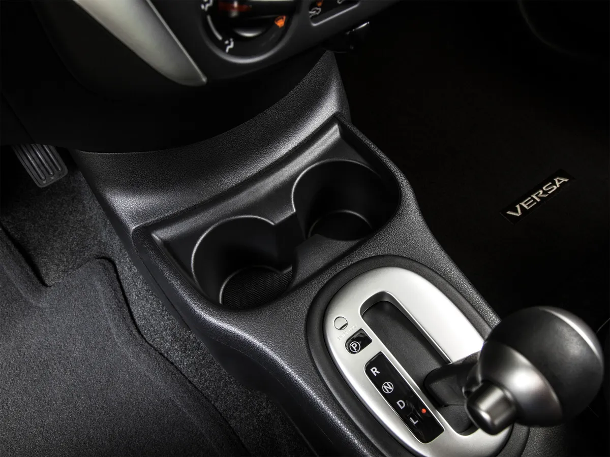 2015 Nissan Versa S Plus thumbnail 24
