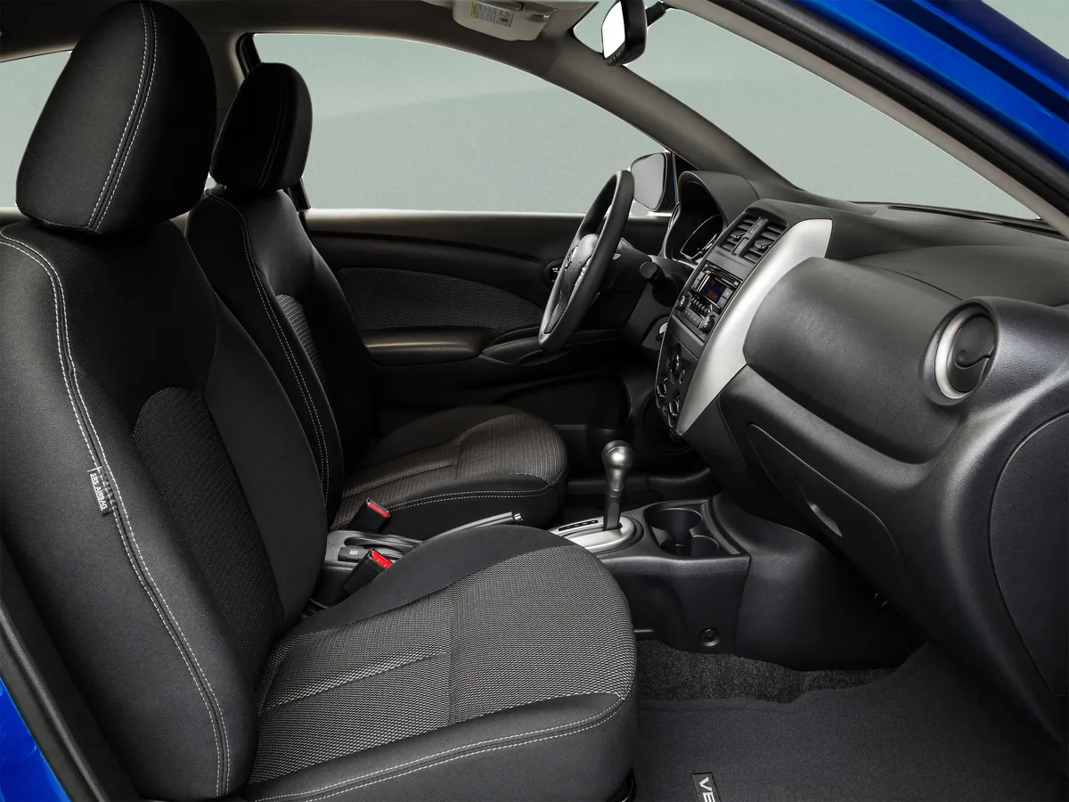 2015 Nissan Versa S Plus thumbnail 26