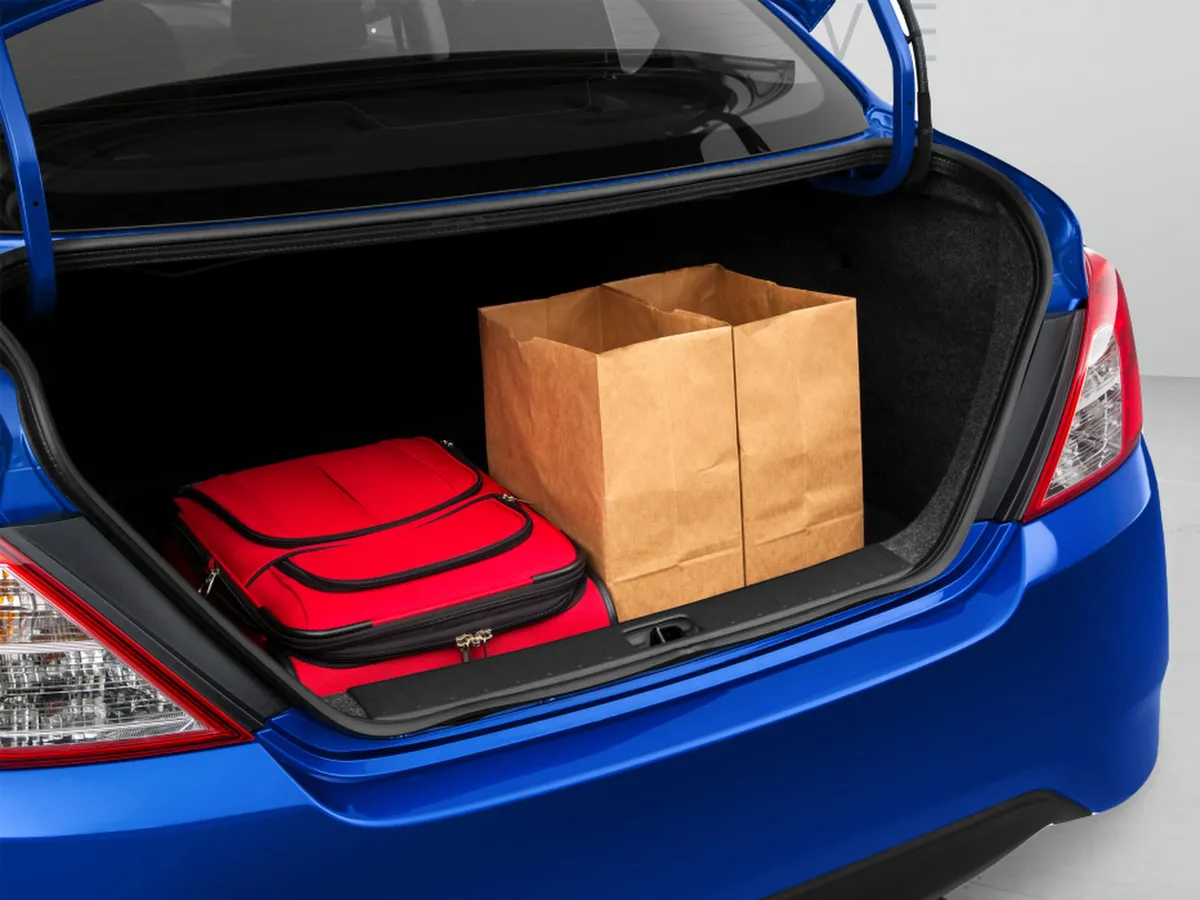 2015 Nissan Versa S Plus thumbnail 27