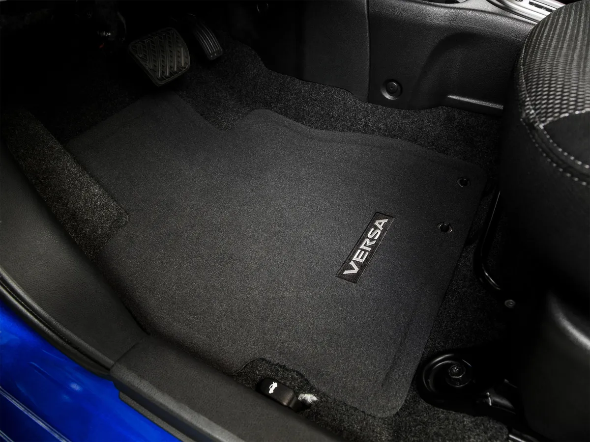 2015 Nissan Versa S Plus thumbnail 33