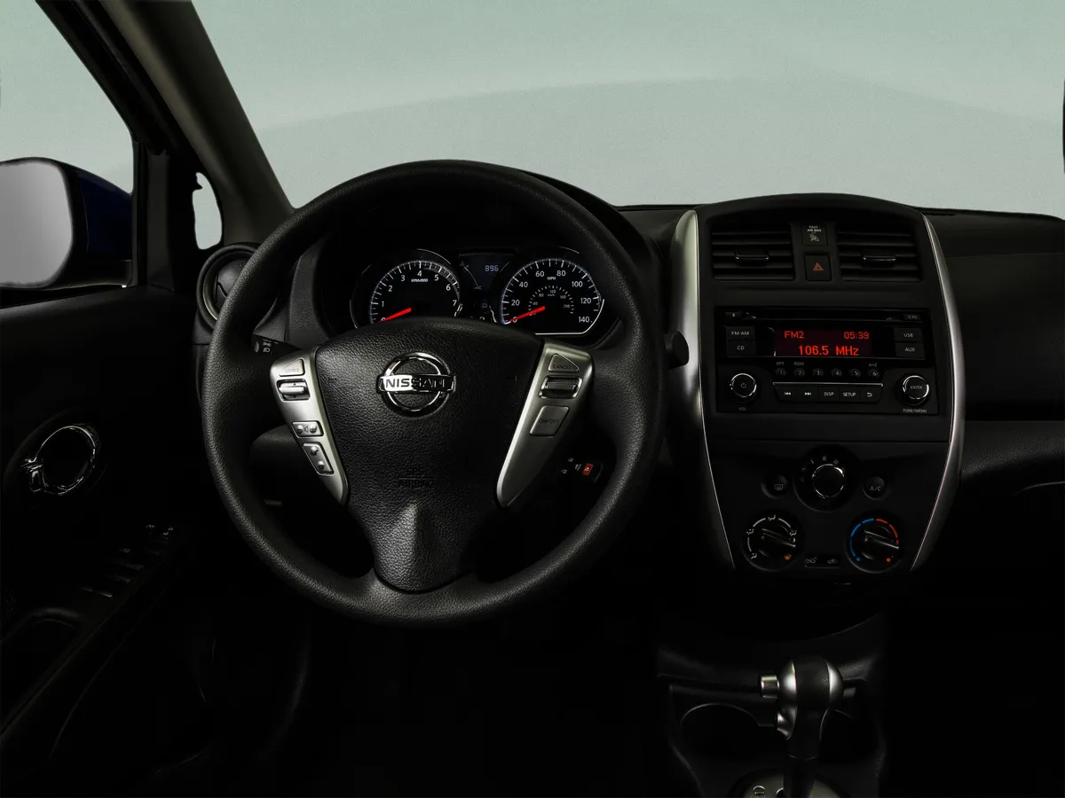 2015 Nissan Versa S Plus thumbnail 36