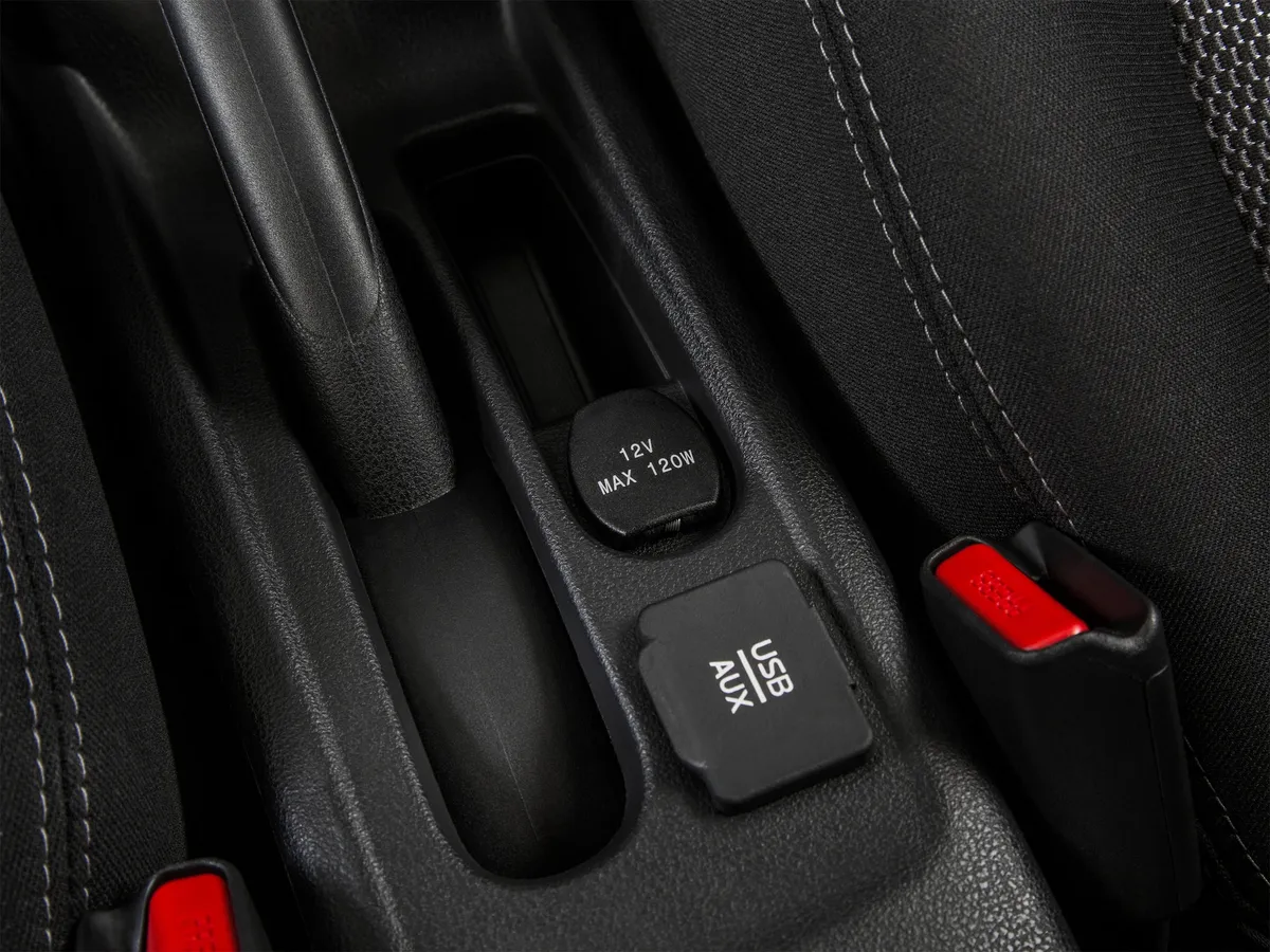 2015 Nissan Versa S Plus thumbnail 37