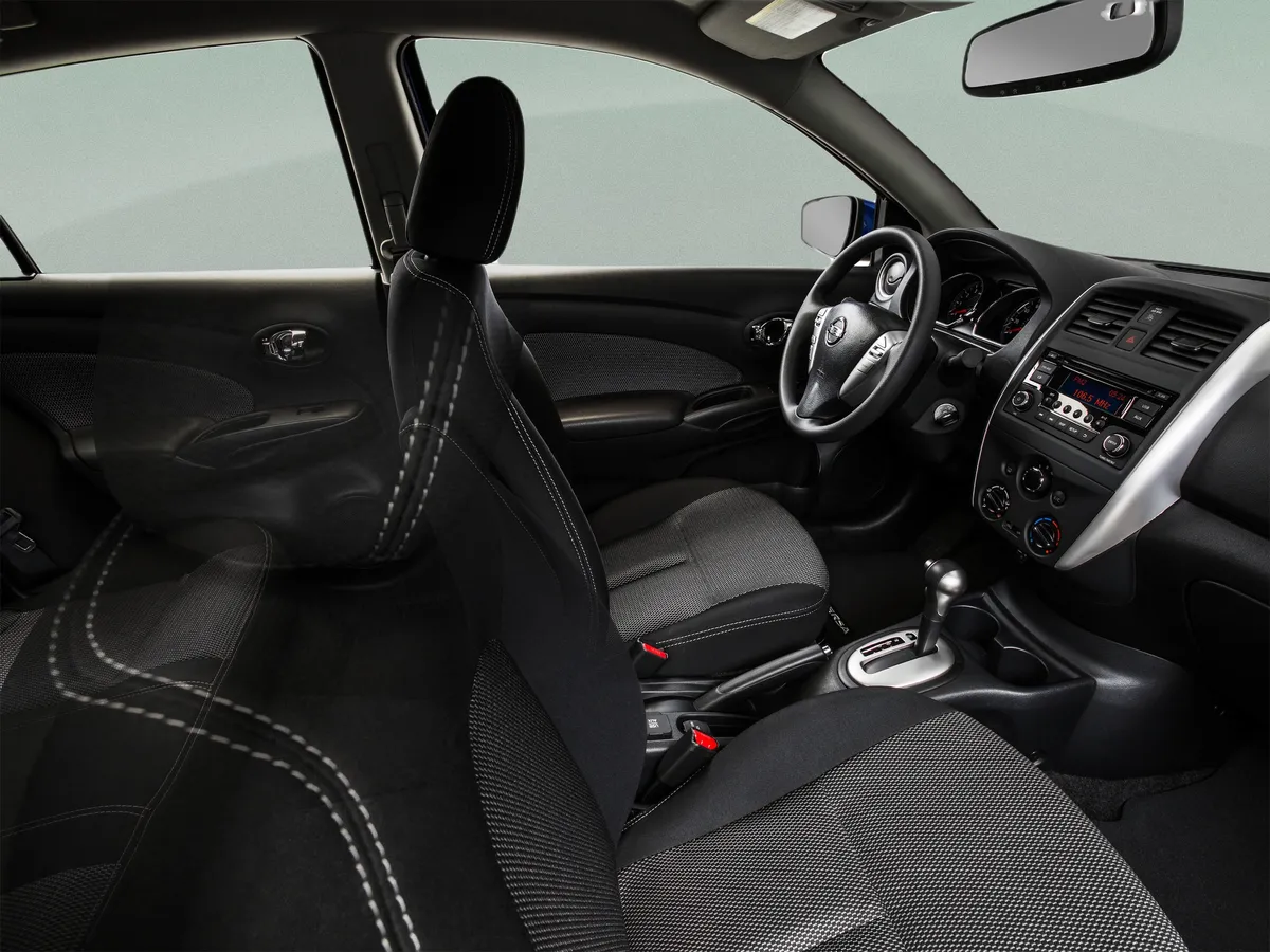 2015 Nissan Versa S Plus thumbnail 38