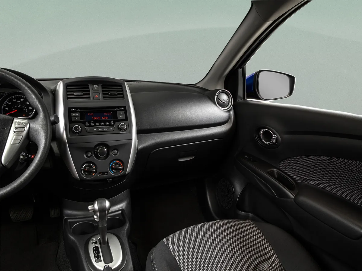 2015 Nissan Versa S Plus thumbnail 41