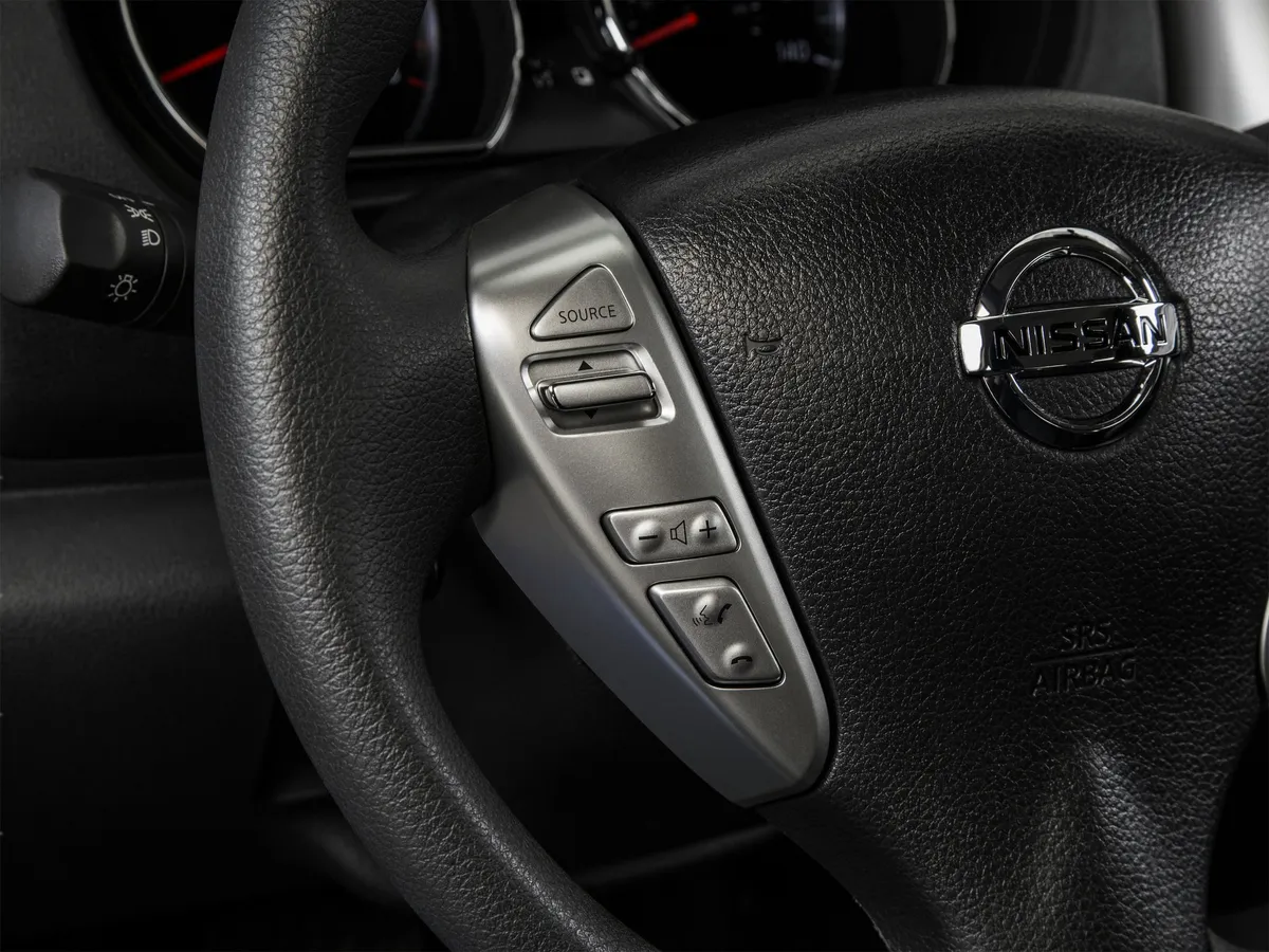 2015 Nissan Versa S Plus thumbnail 42