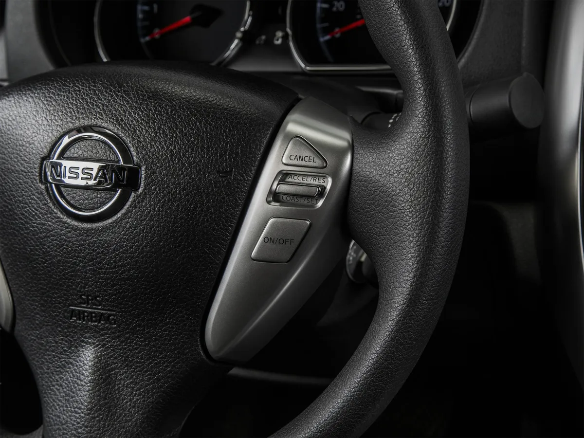 2015 Nissan Versa S Plus thumbnail 43