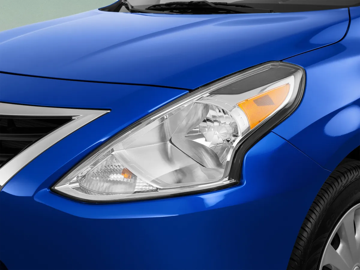 2015 Nissan Versa S Plus thumbnail 45