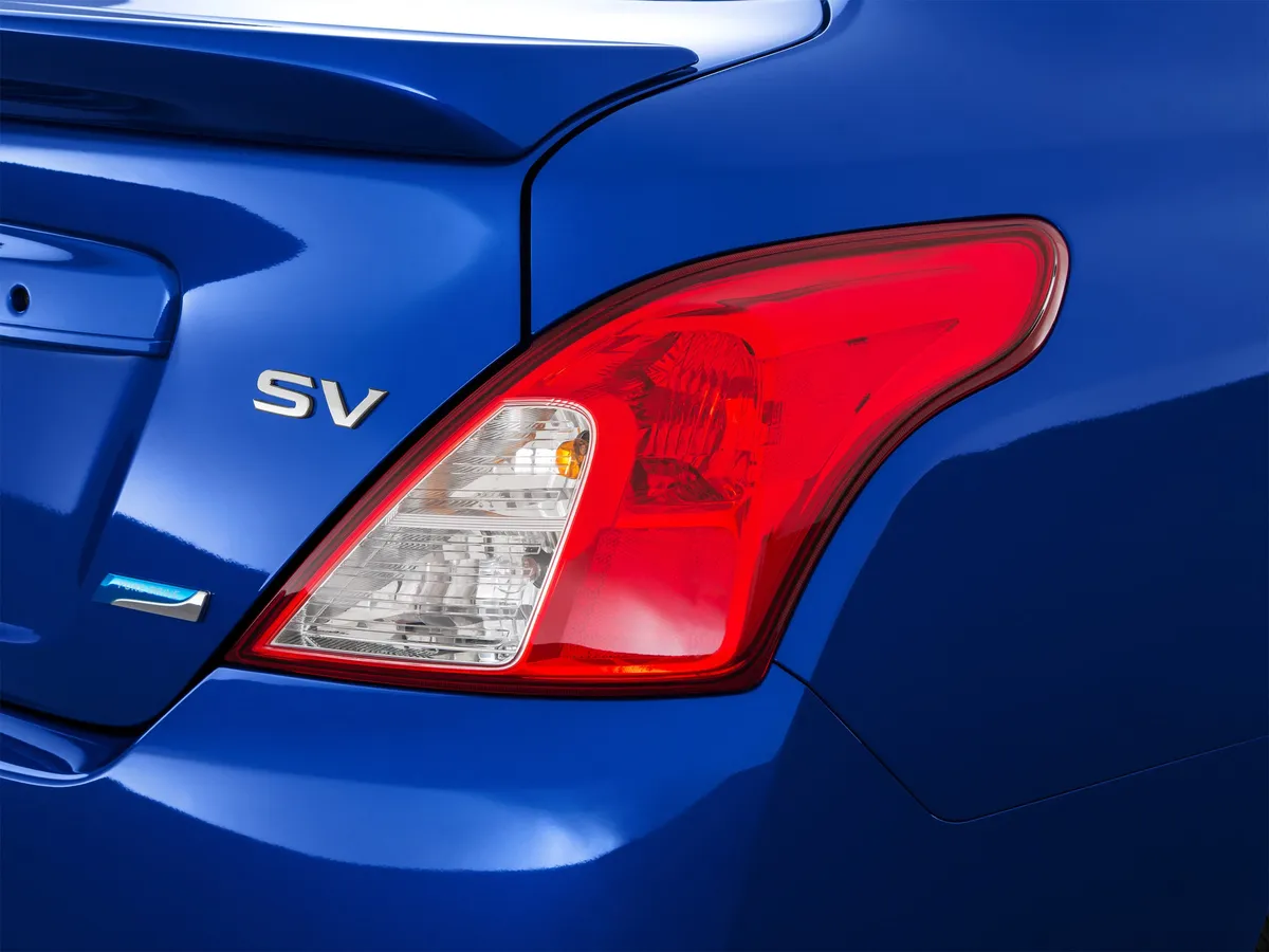 2015 Nissan Versa S Plus thumbnail 46