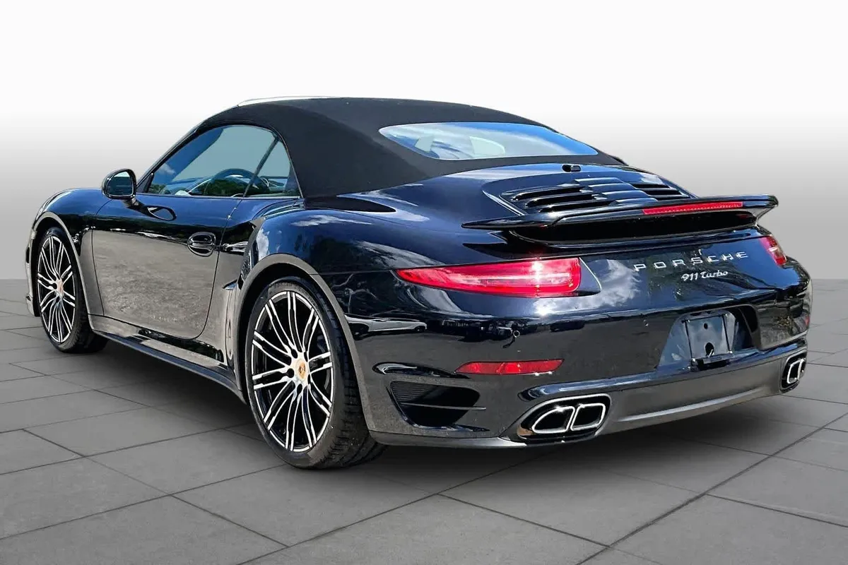 2015 Porsche 911 Turbo thumbnail 11