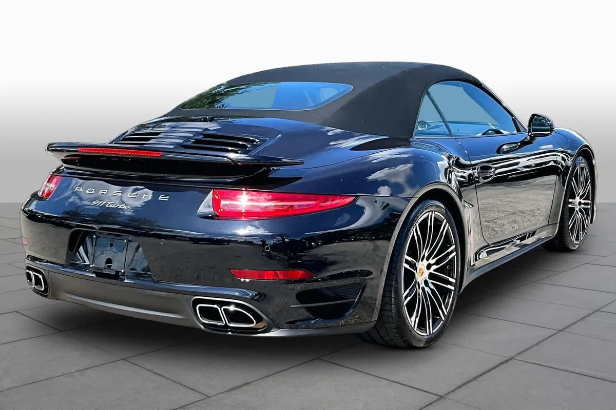 2015 Porsche 911 Turbo thumbnail 12