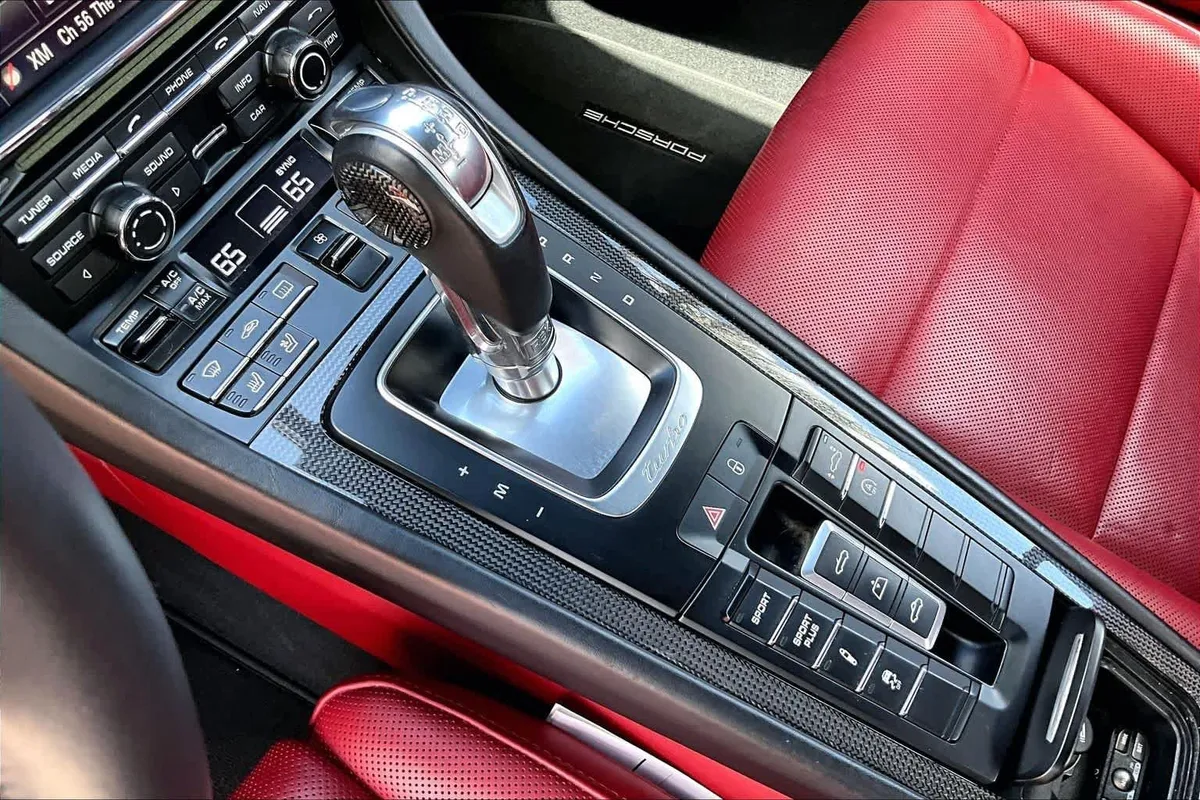 2015 Porsche 911 Turbo thumbnail 15